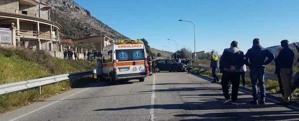 Scontro tra due auto nel cosentino, un morto e due feriti