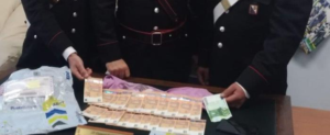 Acquistano soldi falsi su internet per spenderli nei negozi, denunciati 5 minori item-thumbnail
