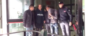 Blitz nella Locride, la vita dei narcotrafficanti calabresi fra docce di champagne e auto modificate item-thumbnail