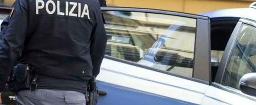 Tenta la fuga dopo aver lanciato la droga dalla finestra, arrestato un uomo a Cosenza