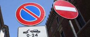 Sorpresi a rubare cartelli stradali, denunciati item-thumbnail