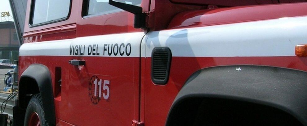 Paura a San Ferdinando, a fuoco la cabina elettrica della tendopoli