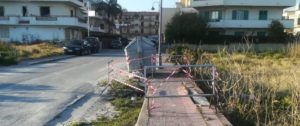 Caulonia: transennato il tratto di strada dissestato in via Alfonso Rendano item-thumbnail