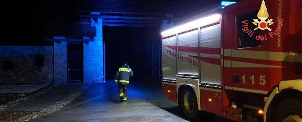 In fiamme una casa nel centro storico di Caulonia