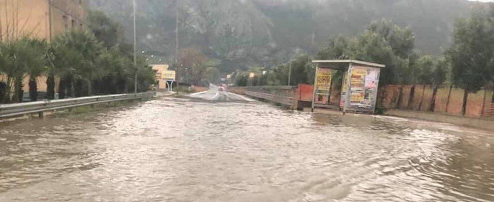 Maltempo in Calabria, disagi e allagamenti lungo la S.S. 106