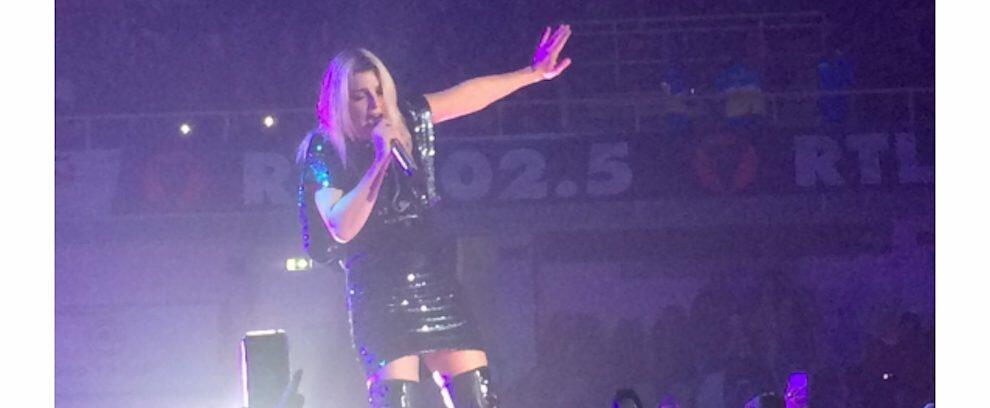 Emma Marrone ferma il concerto a Reggio Calabria: “Pensavo che qualcuno si stesse sentendo male, e invece…”