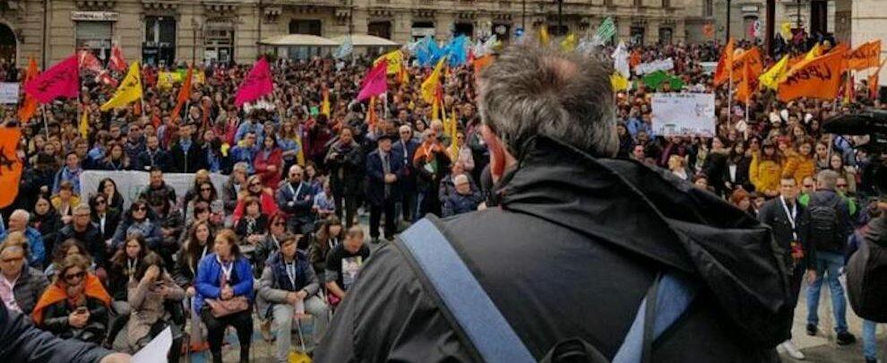 Anche in Calabria migliaia di persone in corteo