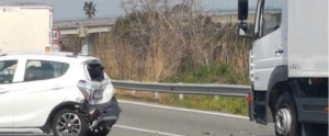 Incidente sulla S.S. 106, due veicoli coinvolti item-thumbnail