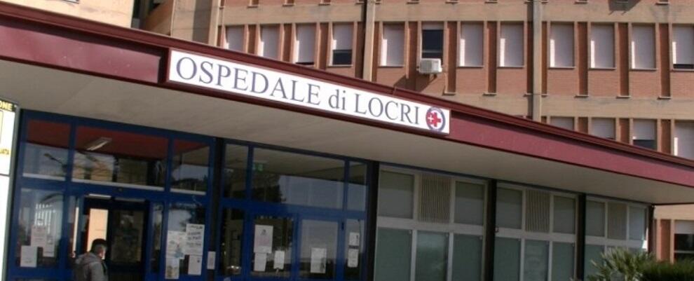 Ospedale di Locri: primario si arrende, chiuso il reparto