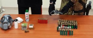 Pregiudicato in manette per detenzione abusiva di armi e munizioni item-thumbnail