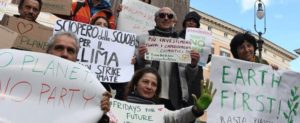 Oggi in piazza contro il cambiamento climatico item-thumbnail