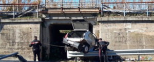 Tragico incidente nel reggino, giovane si schianta contro il guard rail. Muore durante il trasporto in ospedale item-thumbnail