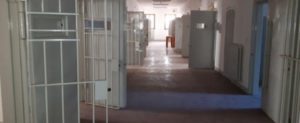 Evade più volte dai domiciliari dopo aver tentato un furto in un supermercato in Calabria: finisce in carcere item-thumbnail