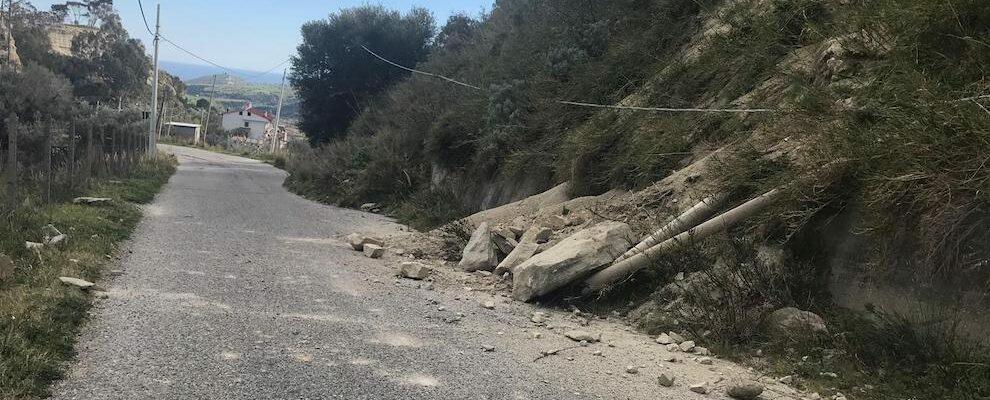 Frana nella notte in via Rossi a Caulonia superiore