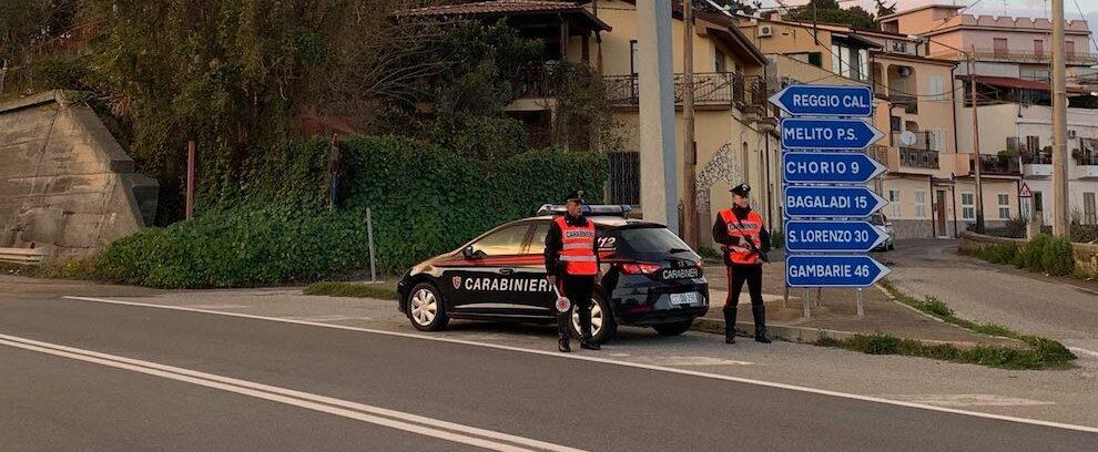 Rubano auto e minacciano con fucile un commerciante sulla S.S. 106, presi