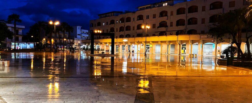 Caulonia, Piazza Bottari in un giorno di pioggia