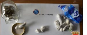 Sorpreso al parco a spacciare droga a studenti, 19enne finisce in manette item-thumbnail