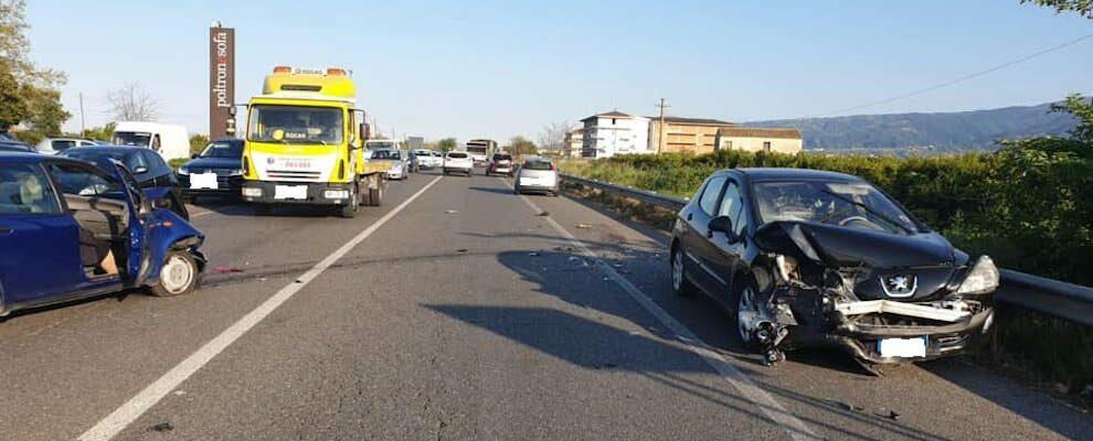 Incidente stradale sulla S.S. 106, tre le auto coinvolte