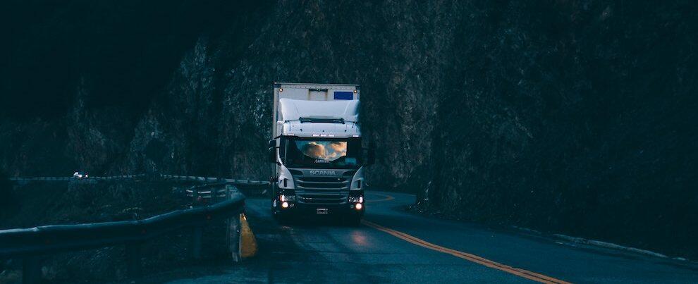 SS18 San Nicola Arcella: camion danneggiato e traffico bloccato