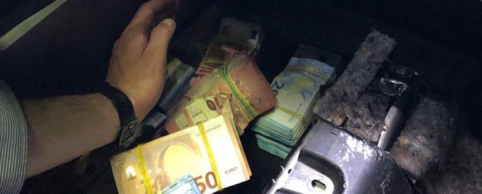 Nascondeva oltre un milione di euro in auto, denunciato un locrese