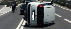 Accadeva un anno fa: terribile incidente sulla nuova ss.106 all’uscita di Gioiosa Est. Auto si ribalta item-thumbnail