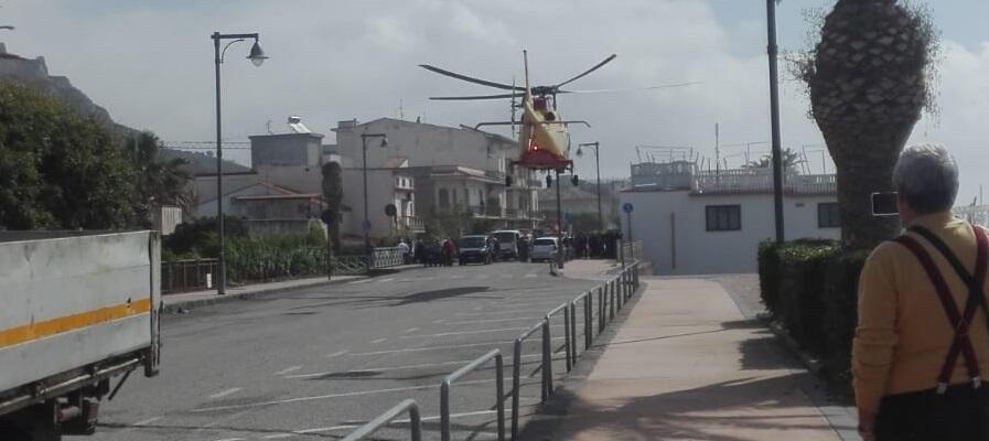 Incidente a Roccella Ionica. L’elisoccorso atterra sul lungomare