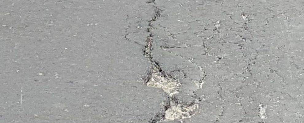 Segnalazione da Focà: “Strada recentemente asfaltata già in pessime condizioni”
