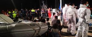 Arrestati i due presunti scafisti dello sbarco di ieri a Roccella item-thumbnail