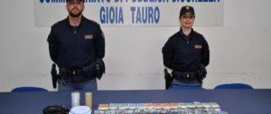 Sorpreso in auto con 23 dosi di cocaina e marijuana item-thumbnail