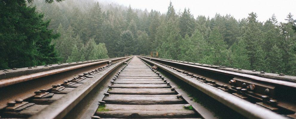 20enne travolto e ucciso da un treno in Calabria