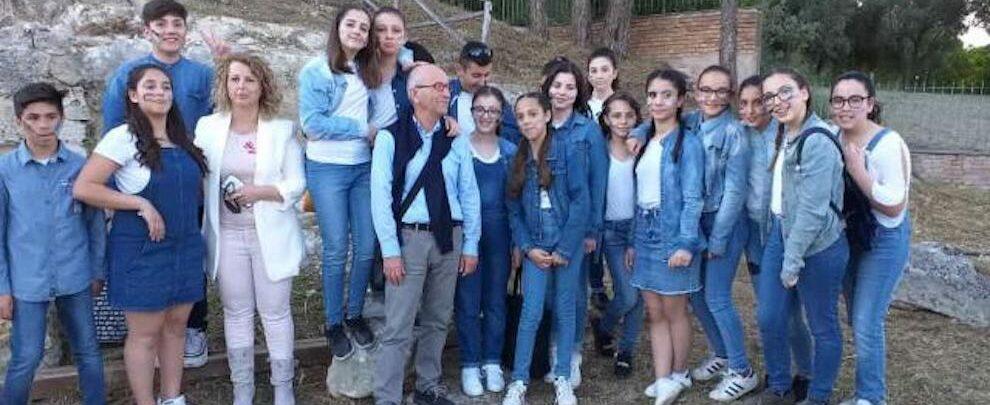 Spettacolo teatrale di alto livello per gli studenti della scuola Brugnano di Marina di Gioiosa