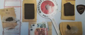 Sorpreso a vendere droga alle spalle del palazzo comunale, arrestato uno spacciatore item-thumbnail