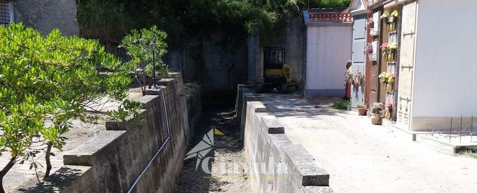 Continuano i lavori di pulizia del cimitero di Caulonia grazie ai volontari dell’Associazione Amici di San Daniele Comboni