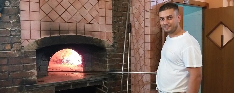 Il personaggio del giorno è Giuseppe, pizzaiolo di Roccella