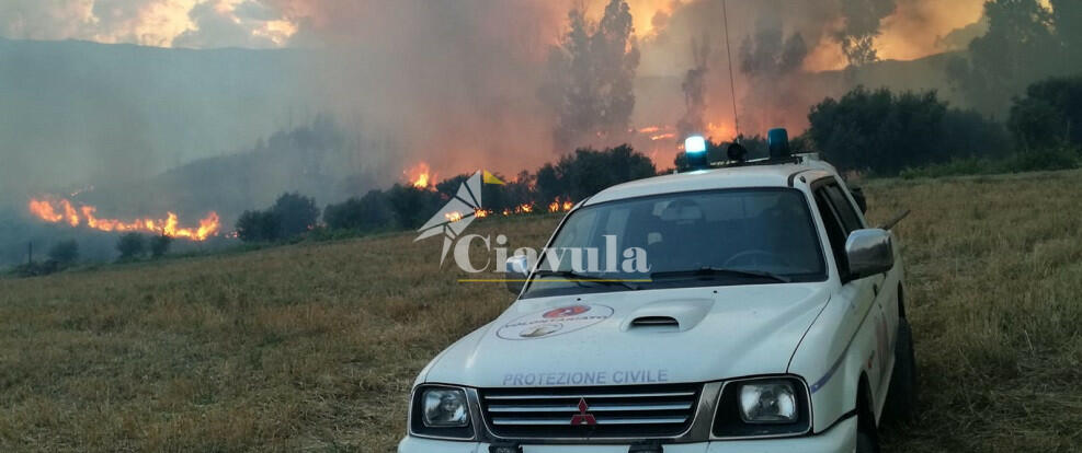 Inferno di fuoco a Santa Domenica