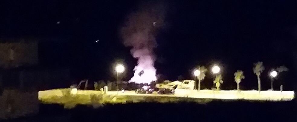 In fiamme un lido sul lungomare di Caulonia