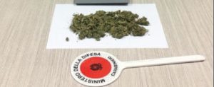 Sorpreso in casa con 35 grammi di marijuana, 47enne ai domiciliari item-thumbnail