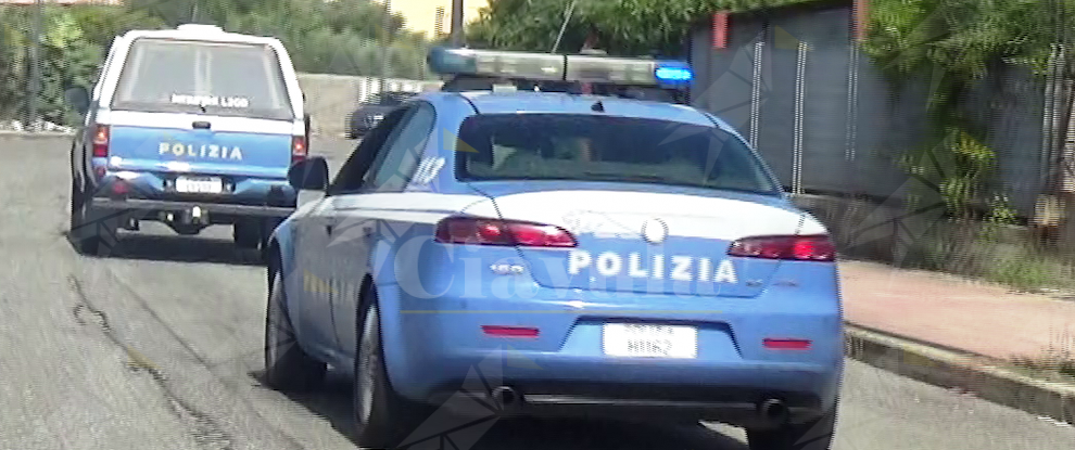 Poliziotto penitenziario calabrese trovato agonizzante nella sua auto in Puglia: è giallo