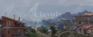 Le fiamme corrono lungo i binari a Caulonia item-thumbnail