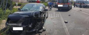 Grave incidente tra due auto sulla S.S. 106, diversi i feriti: necessario l’elisoccorso item-thumbnail
