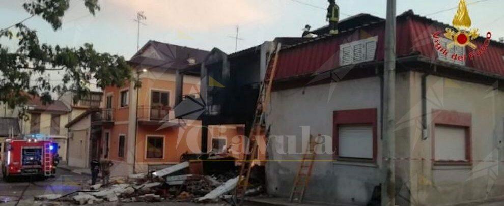 Esplode una pizzeria a Polistena, forse fuga di gas