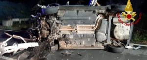 Scontro frontale tra due auto, feriti i conducenti item-thumbnail
