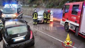 Incidente stradale con tre feriti, tra cui un bambino item-thumbnail