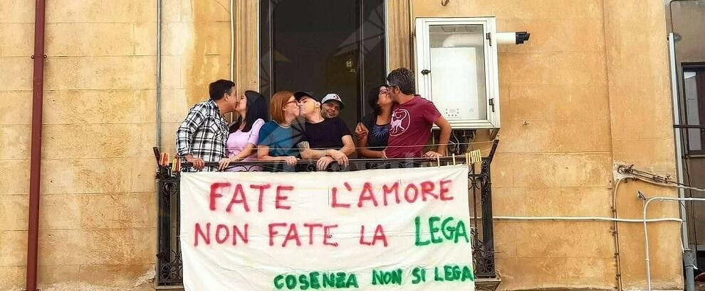 La questura ha deciso che a Cosenza è PROIBITO manifestare contro Salvini e Occhiuto. Ma gli attivisti invitano lo stesso alla mobilitazione