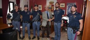A 18 mesi resta chiusa in auto sotto il forte sole calabrese. Salvata dalla Polizia item-thumbnail