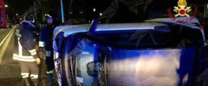 Pauroso incidente stradale: Smart si ribalta, ragazza finisce in ospedale item-thumbnail