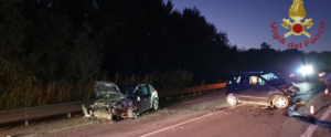 Tremendo incidente sulla S.S. 106 tra due auto item-thumbnail