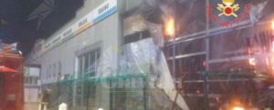 Incendiata attività commerciale a Squillace, indagini in corso item-thumbnail