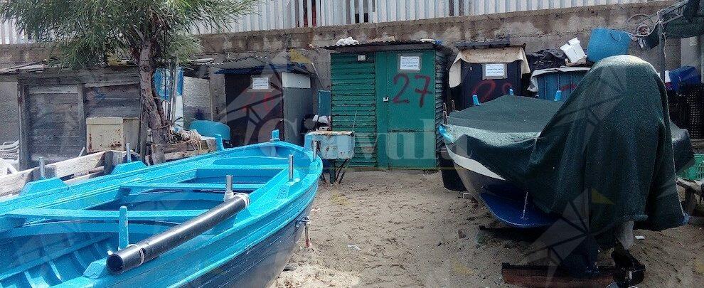 Manufatti da pesca abusivi, sequestri e denunce a Reggio Calabria