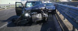 Ruba auto e sperona i carabinieri lungo la S.S. 16 item-thumbnail